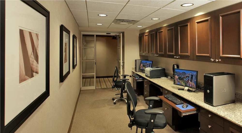 Imagen de los interiores del Hotel Hampton Inn Silver Spring. Foto 13