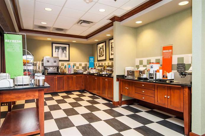 Imagen de los interiores del Hotel Hampton Inn South Kingstown - Newport Area. Foto 17