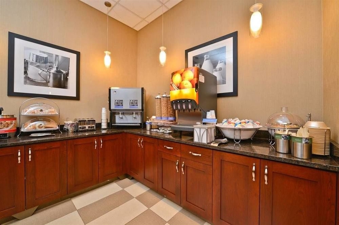 Imagen del bar/restaurante del Hotel Hampton Inn Spokane. Foto 3
