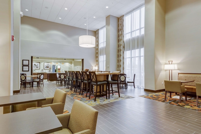 Imagen de los interiores del Hotel Hampton Inn St. Louis Wentzville. Foto 12