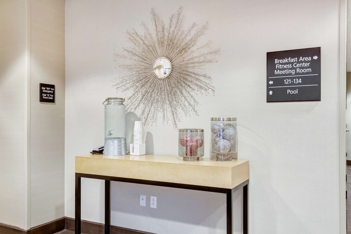 Imagen de los interiores del Hotel Hampton Inn St. Louis Wentzville. Foto 14
