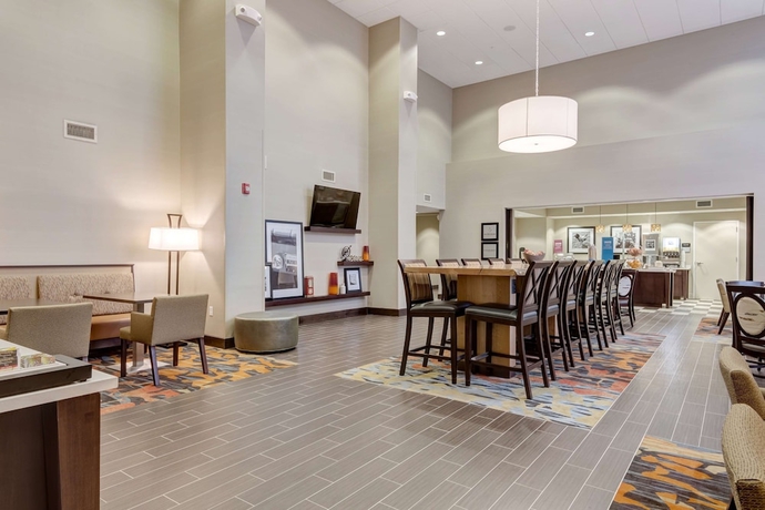 Imagen de los interiores del Hotel Hampton Inn St. Louis Wentzville. Foto 16