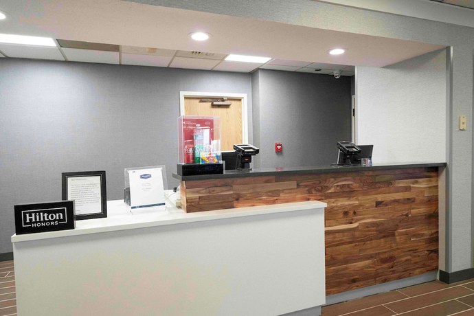 Imagen de los interiores del Hotel Hampton Inn St. Louis/Westport. Foto 15