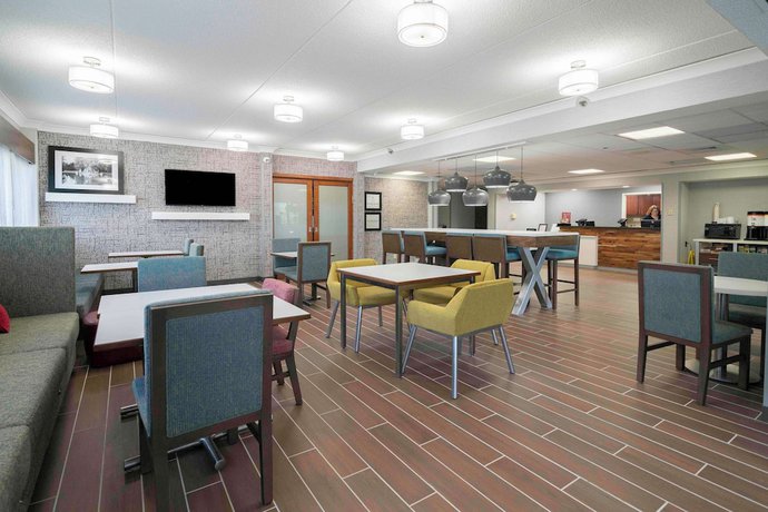 Imagen de los interiores del Hotel Hampton Inn St. Louis/Westport. Foto 16