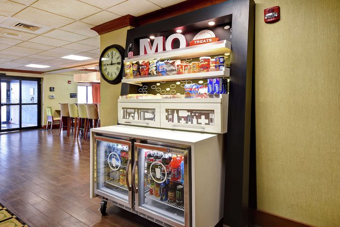 Imagen de los interiores del Hotel Hampton Inn St. Louis/Westport. Foto 17