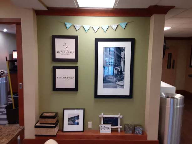 Imagen de los interiores del Hotel Hampton Inn St. Louis/Westport. Foto 18