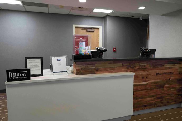 Imagen de los interiores del Hotel Hampton Inn St. Louis/Westport. Foto 19