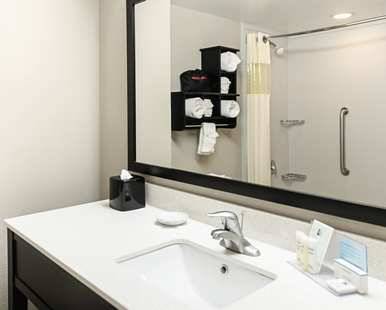 Imagen de la habitación del Hotel Hampton Inn Stafford/quantico and Conference Center. Foto 6