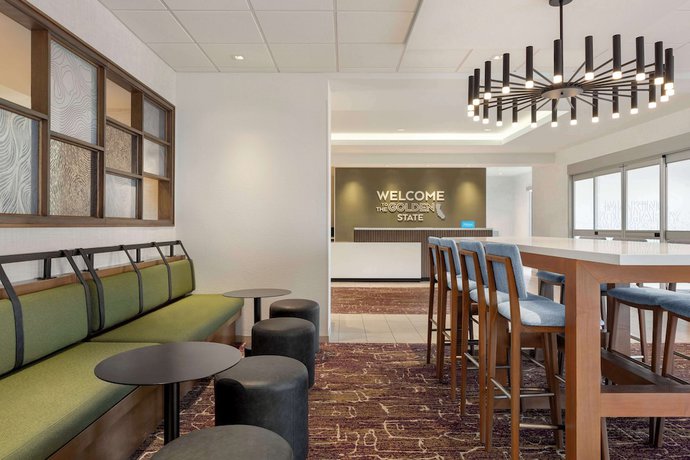 Imagen de los interiores del Hotel Hampton Inn Stockton, Ca. Foto 17