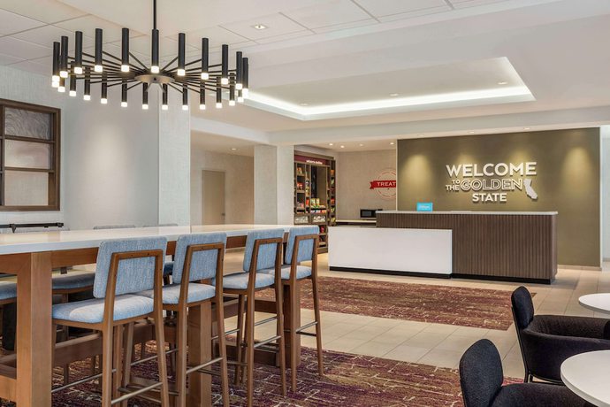 Imagen de los interiores del Hotel Hampton Inn Stockton, Ca. Foto 19