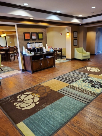 Imagen de los interiores del Hotel Hampton Inn Stow. Foto 11