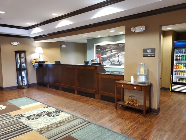 Imagen de los interiores del Hotel Hampton Inn Stow. Foto 13