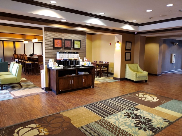Imagen de los interiores del Hotel Hampton Inn Stow. Foto 18