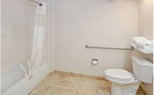 Imagen de la habitación del Hotel Hampton Inn Sturbridge. Foto 5