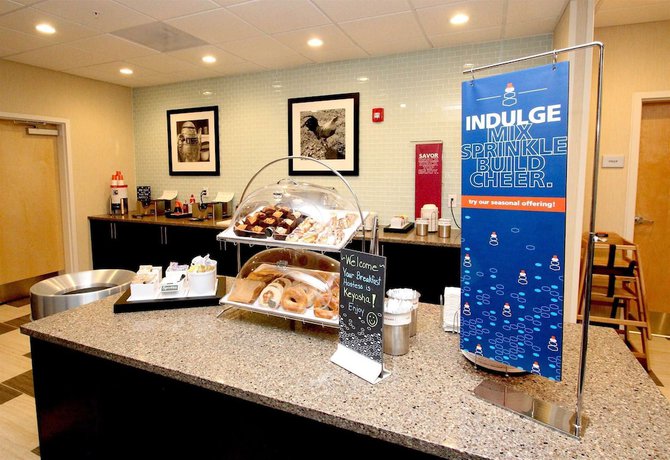 Imagen de los interiores del Hotel Hampton Inn Suffolk. Foto 19