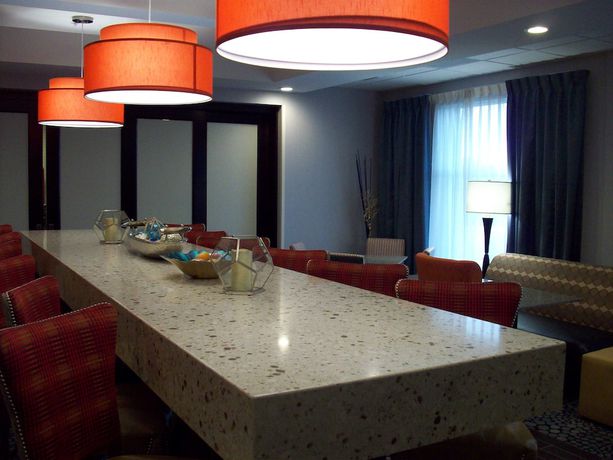 Imagen del bar/restaurante del Hotel Hampton Inn Suffolk. Foto 2