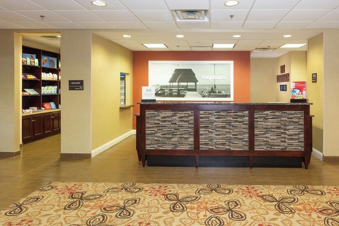 Imagen de los interiores del Hotel Hampton Inn Suites Jacksonville Airport. Foto 17