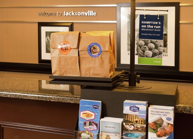 Imagen de los interiores del Hotel Hampton Inn Suites Jacksonville Airport. Foto 18