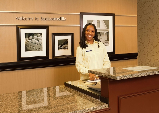 Imagen de los interiores del Hotel Hampton Inn Suites Jacksonville Airport. Foto 19