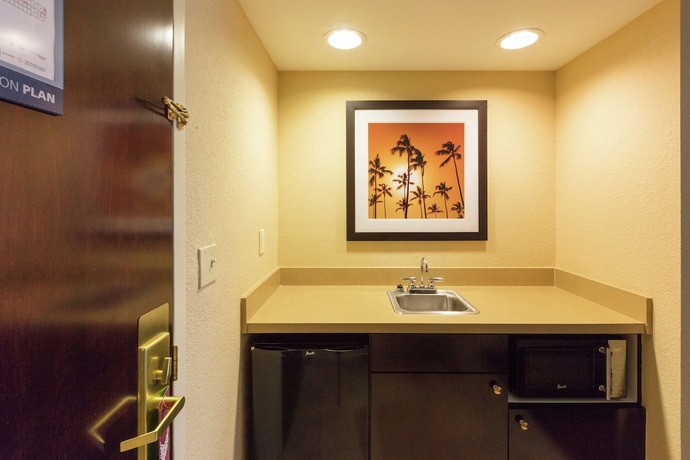 Imagen de la habitación del Hotel Hampton Inn Suites Jacksonville Airport. Foto 13
