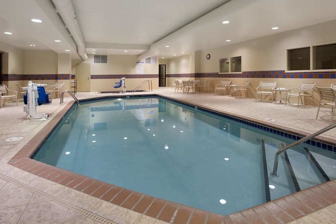 Imagen de la piscina del Hotel Hampton Inn Suites Minneapolis St Paul Arpt-mall Of America. Foto 14