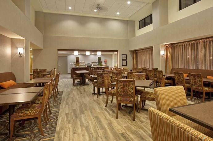 Imagen del bar/restaurante del Hotel Hampton Inn Suites Minneapolis St Paul Arpt-mall Of America. Foto 2
