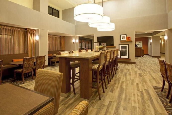 Imagen del bar/restaurante del Hotel Hampton Inn Suites Minneapolis St Paul Arpt-mall Of America. Foto 4