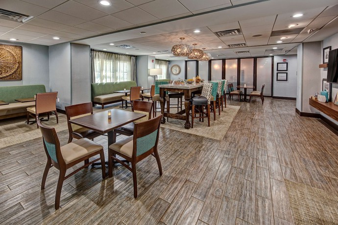 Imagen de los interiores del Hotel Hampton Inn Summerville Sc. Foto 17