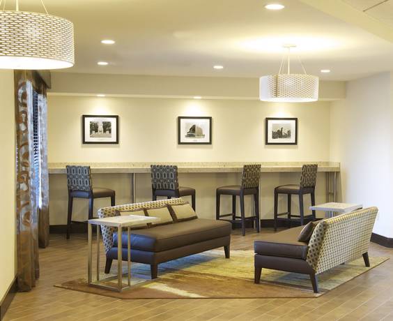 Imagen de los interiores del Hotel Hampton Inn Terre Haute. Foto 14