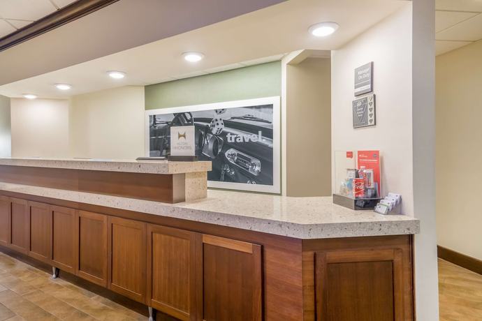 Imagen de los interiores del Hotel Hampton Inn Terre Haute. Foto 15