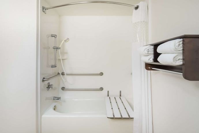 Imagen de la habitación del Hotel Hampton Inn Terre Haute. Foto 3