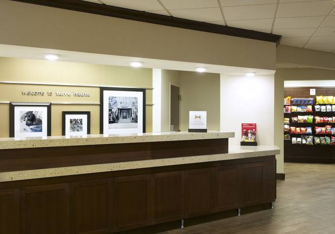 Imagen de los interiores del Hotel Hampton Inn Terre Haute. Foto 17