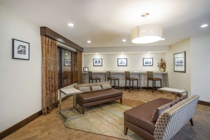 Imagen de los interiores del Hotel Hampton Inn Terre Haute. Foto 18