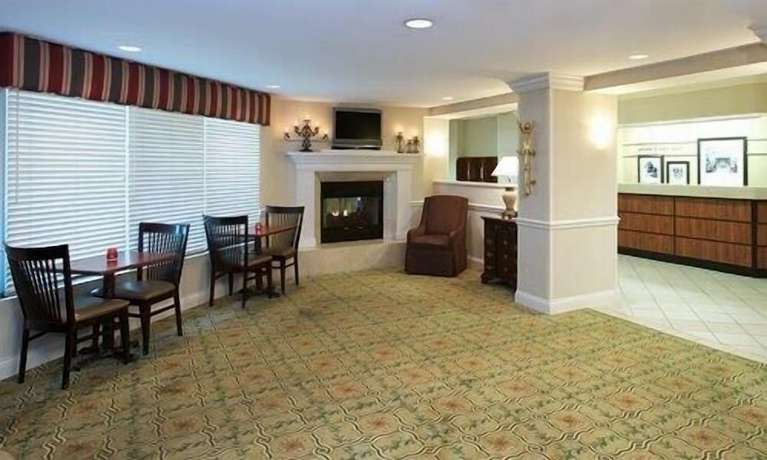 Imagen de los interiores del Hotel Hampton Inn Terre Haute. Foto 20