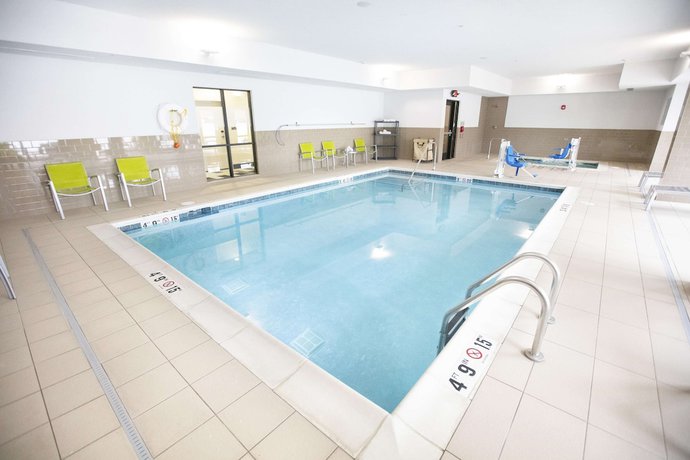 Imagen de la piscina del Hotel Hampton Inn Toledo/oregon. Foto 19