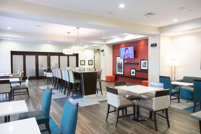 Imagen de los interiores del Hotel Hampton Inn Toledo/oregon. Foto 13