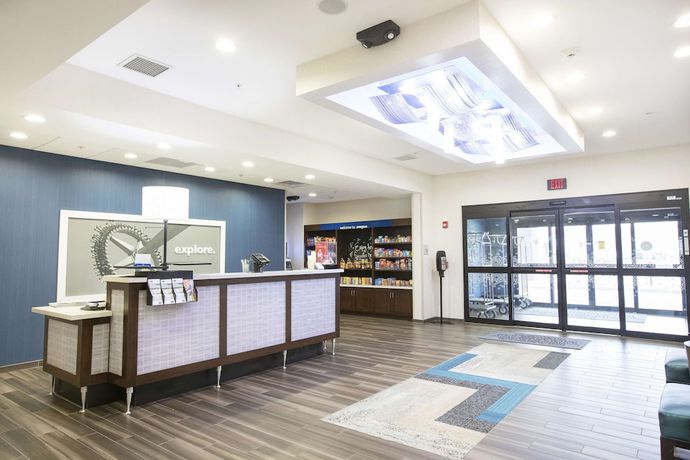 Imagen de los interiores del Hotel Hampton Inn Toledo/oregon. Foto 14