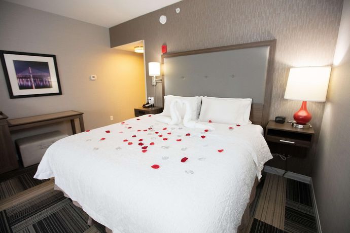Imagen de la habitación del Hotel Hampton Inn Toledo/oregon. Foto 6