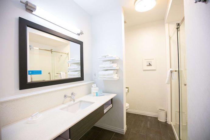 Imagen de la habitación del Hotel Hampton Inn Toledo/oregon. Foto 10