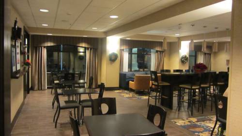 Imagen de la habitación del Hotel Hampton Inn Topeka. Foto 10