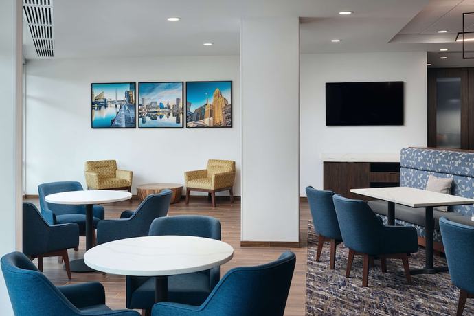 Imagen de los interiores del Hotel Hampton Inn Towson Downtown. Foto 18
