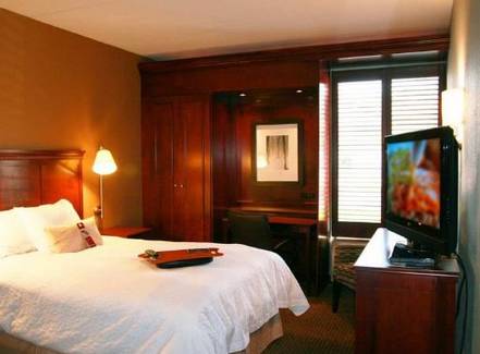 Imagen de la habitación del Hotel Hampton Inn Traverse City. Foto 4