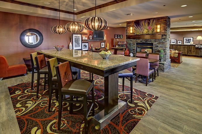 Imagen del bar/restaurante del Hotel Hampton Inn Twin Falls Id. Foto 6