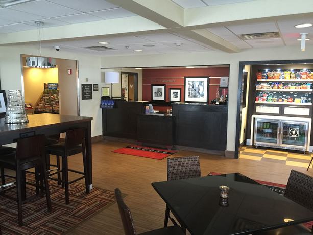 Imagen de los interiores del Hotel Hampton Inn Uniontown. Foto 16