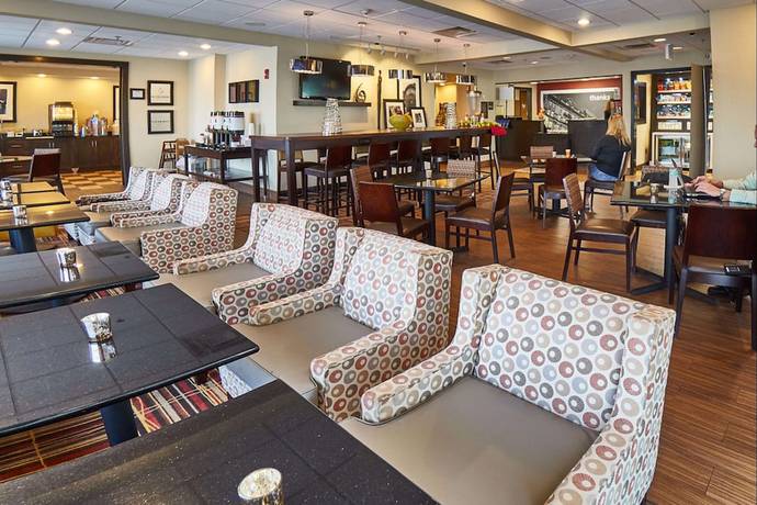 Imagen de los interiores del Hotel Hampton Inn Uniontown. Foto 17