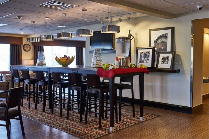 Imagen de los interiores del Hotel Hampton Inn Uniontown. Foto 18