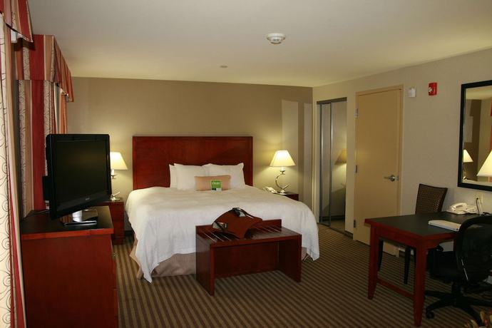 Imagen de la habitación del Hotel Hampton Inn Visalia. Foto 6