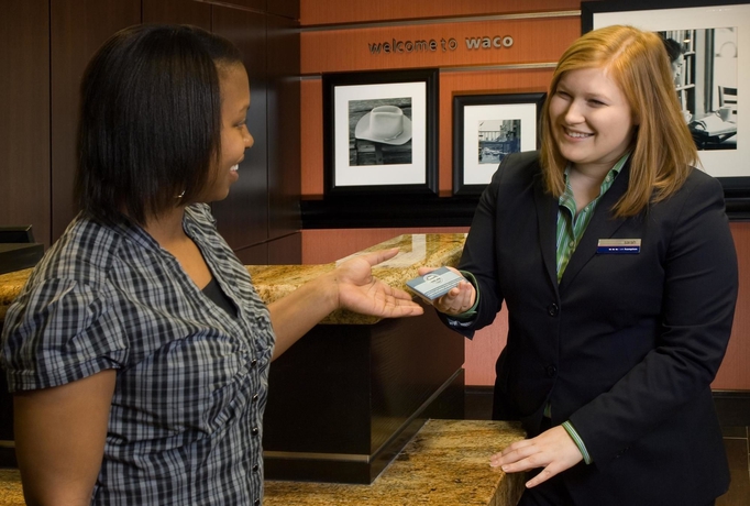 Imagen de los interiores del Hotel Hampton Inn Waco. Foto 7