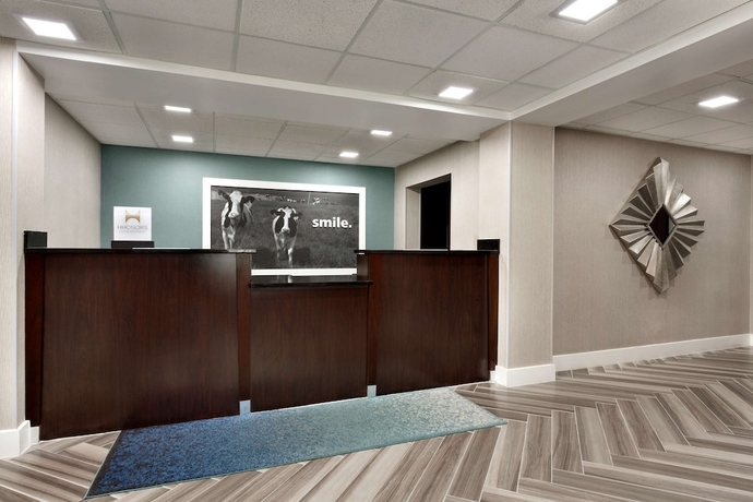 Imagen de los interiores del Hotel Hampton Inn Waycross. Foto 15