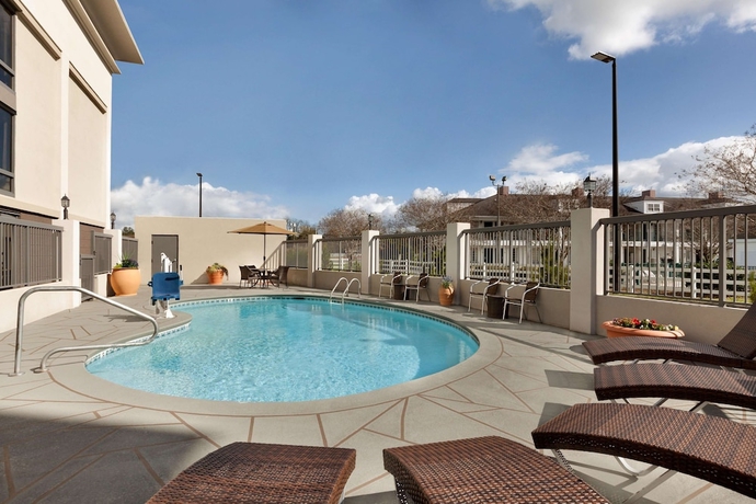 Imagen de la piscina del Hotel Hampton Inn Waycross. Foto 18